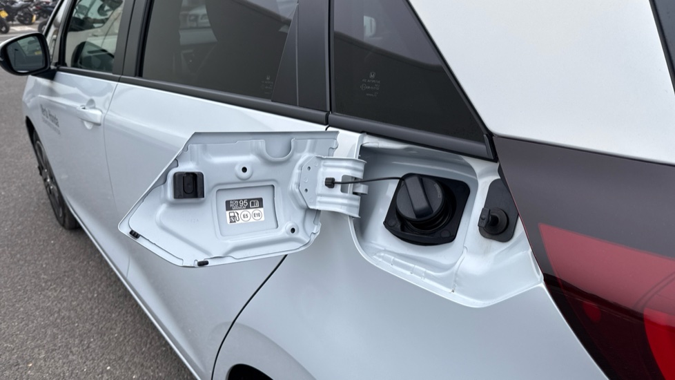 Honda Jazz 1.5 i-MMD Hybrid Advance 5dr eCVT Hybrid Hatchback - Image 17
