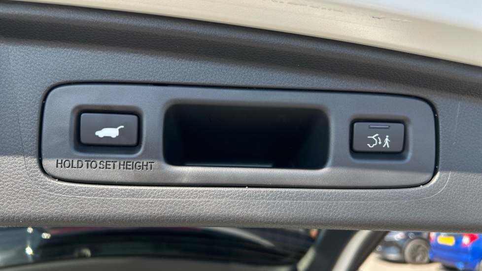 Honda CR-V 2.0 ePHEV Advance Tech 5dr eCVT Estate - Image 24