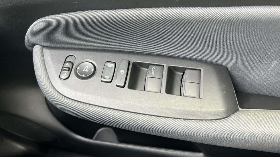 Honda Jazz 1.5 i-MMD Hybrid SE 5dr eCVT Hybrid Hatchback - Image 15
