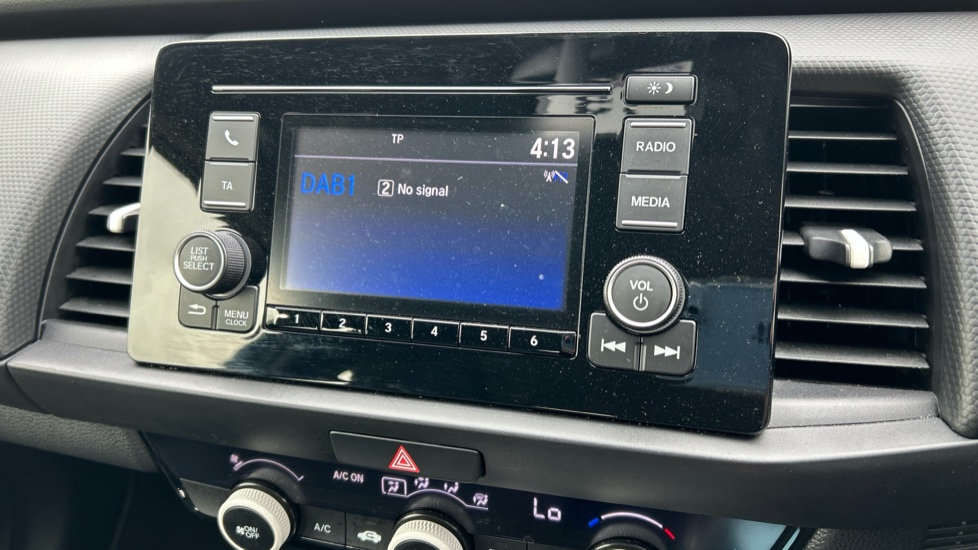 Honda Jazz 1.5 i-MMD Hybrid SE 5dr eCVT Hybrid Hatchback - Image 20