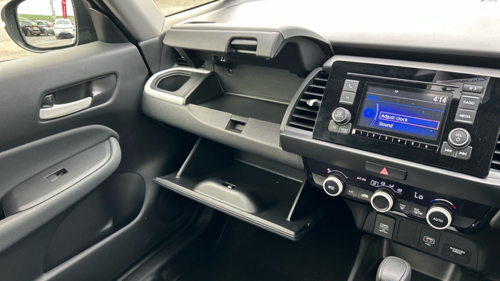 Honda Jazz 1.5 i-MMD Hybrid SE 5dr eCVT Hybrid Hatchback - Image 28