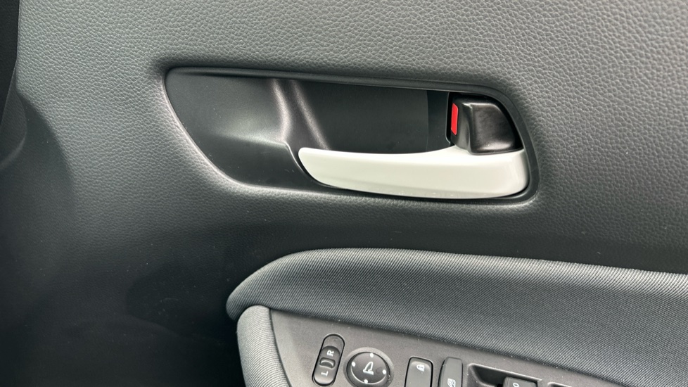 Honda Jazz 1.5 i-MMD Hybrid SE 5dr eCVT Hybrid Hatchback - Image 31