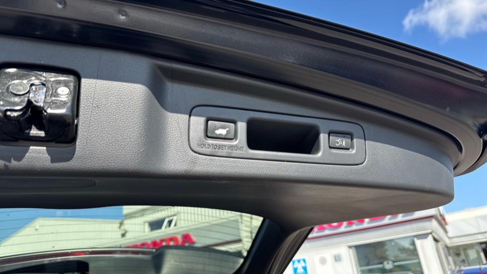 Honda CR-V 2.0 eHEV Elegance 5dr eCVT Hybrid Estate - Image 41