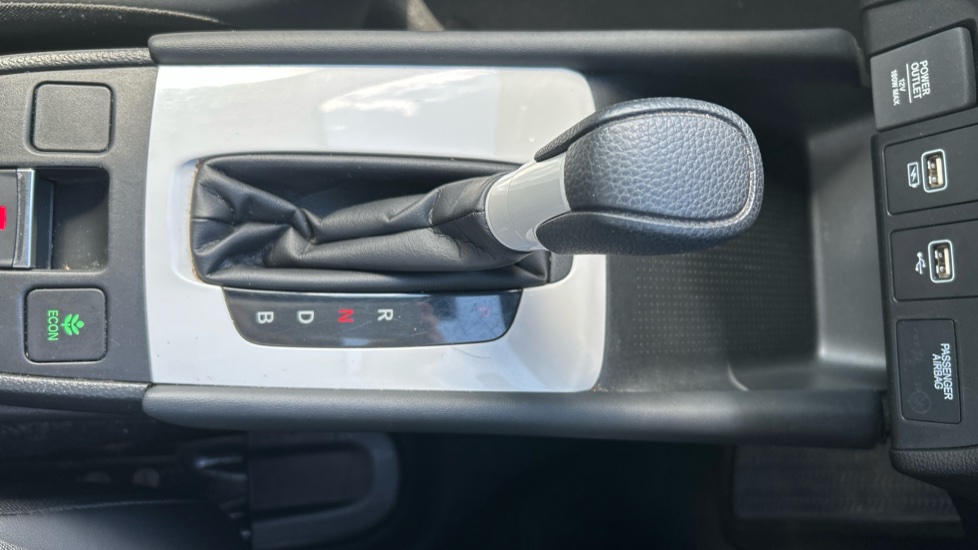 Honda Jazz 1.5 i-MMD Hybrid SR 5dr eCVT Hybrid Hatchback - Image 38