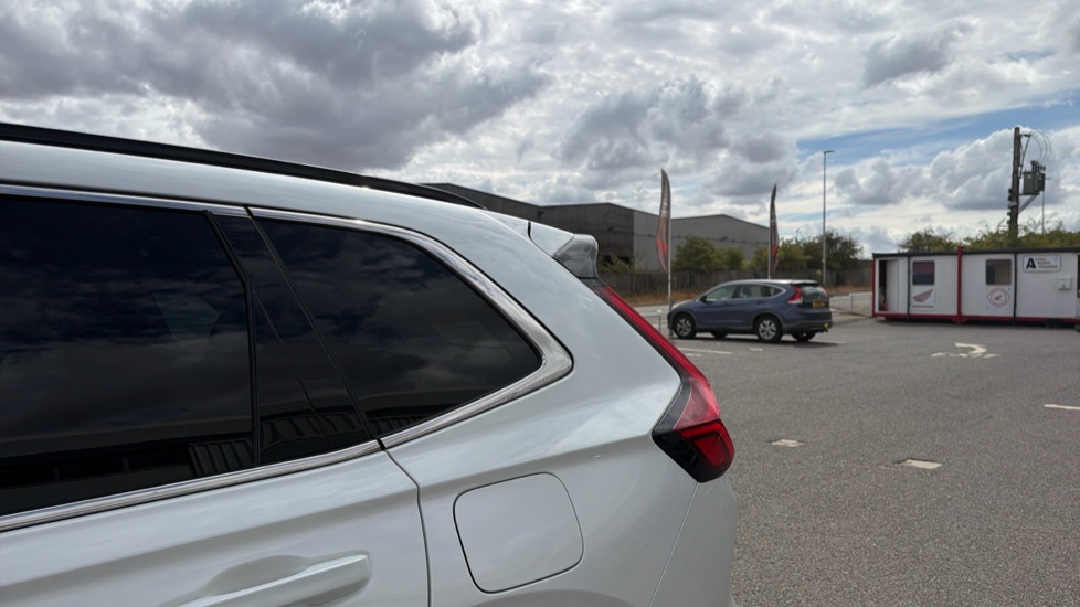 Honda CR-V 2.0 ePHEV Advance Tech 5dr eCVT Estate - Image 17