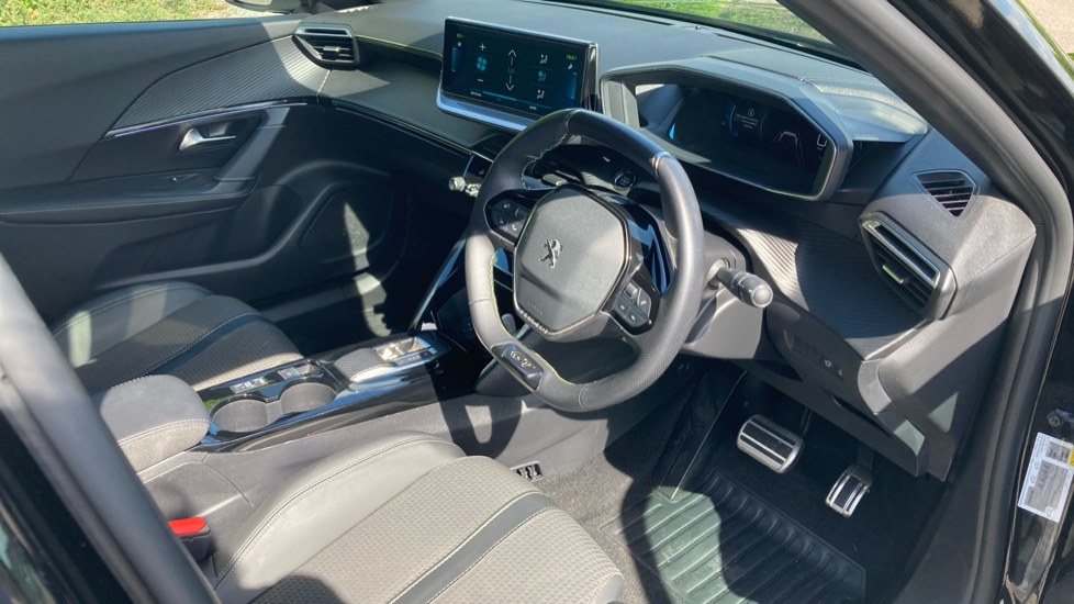Peugeot 2008 100kW GT 50kWh 5dr Auto Electric Estate - Image 11