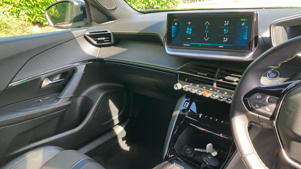 Peugeot 2008 100kW GT 50kWh 5dr Auto Electric Estate - Image 14