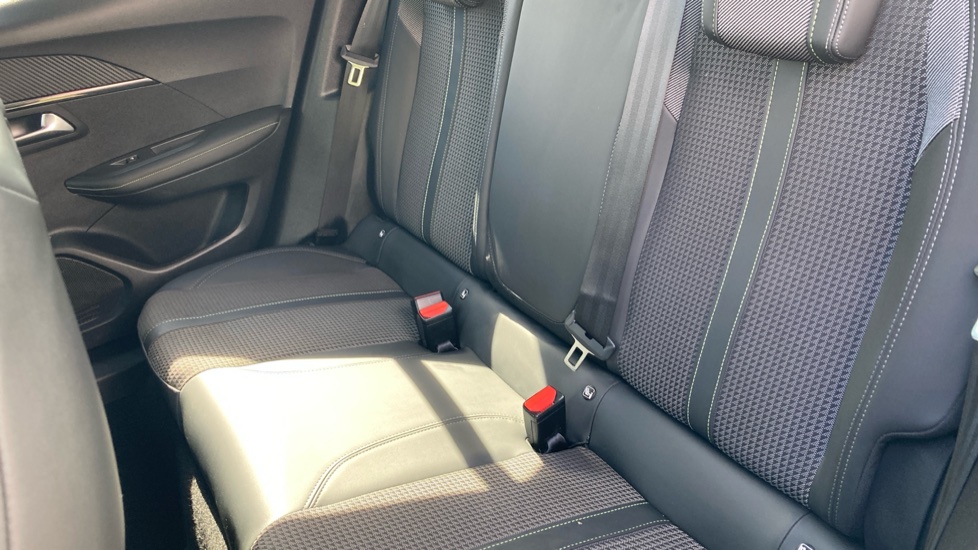 Peugeot 2008 100kW GT 50kWh 5dr Auto Electric Estate - Image 16