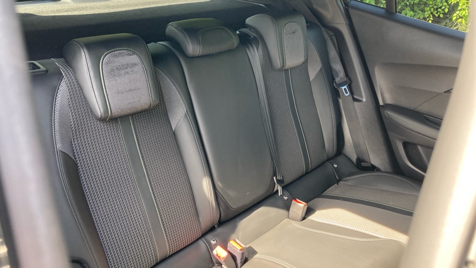 Peugeot 2008 100kW GT 50kWh 5dr Auto Electric Estate - Image 21