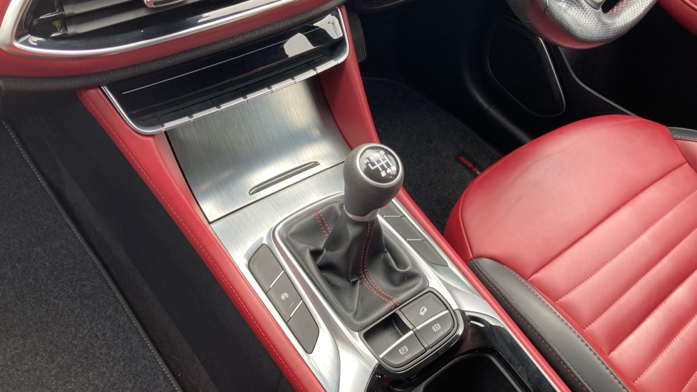 MG HS 1.5 T-GDI Exclusive 5dr Petrol Hatchback - Image 13