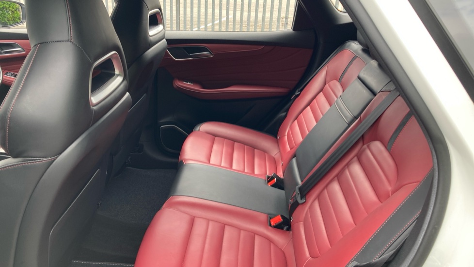 MG HS 1.5 T-GDI Exclusive 5dr Petrol Hatchback - Image 16