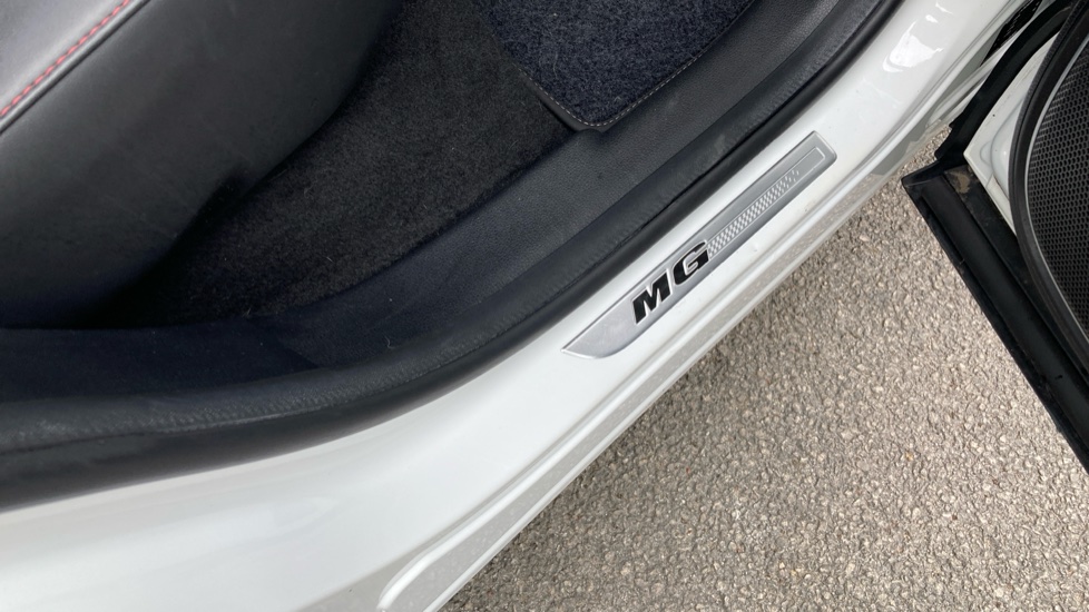 MG HS 1.5 T-GDI Exclusive 5dr Petrol Hatchback - Image 24
