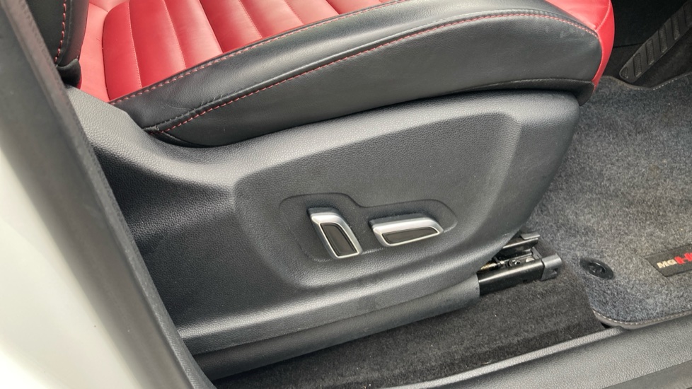 MG HS 1.5 T-GDI Exclusive 5dr Petrol Hatchback - Image 29