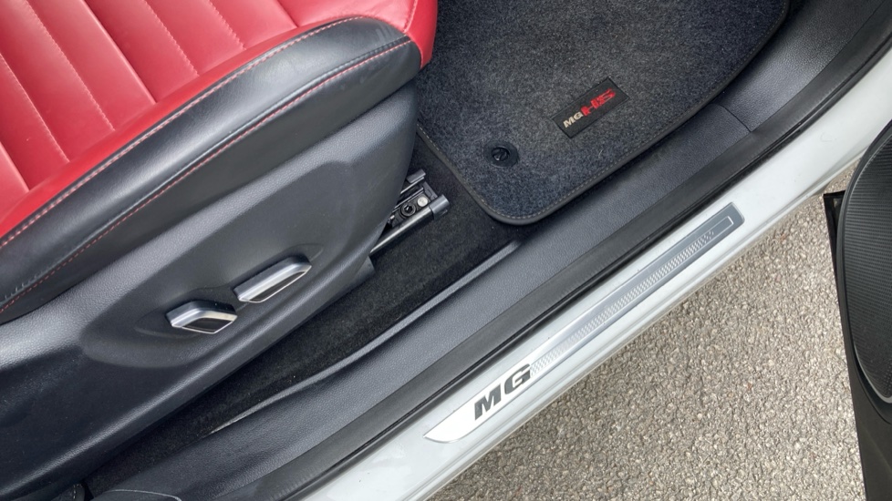MG HS 1.5 T-GDI Exclusive 5dr Petrol Hatchback - Image 30