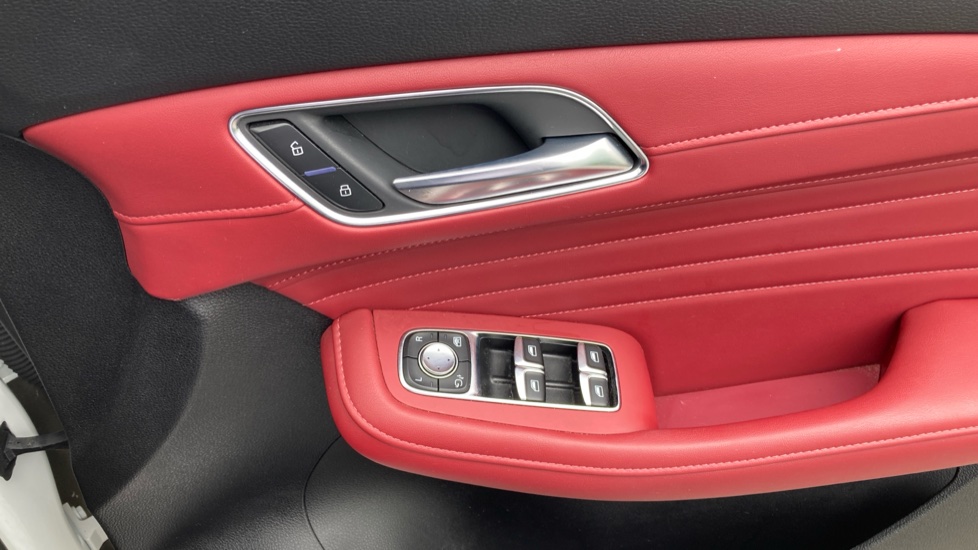 MG HS 1.5 T-GDI Exclusive 5dr Petrol Hatchback - Image 31