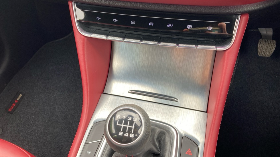 MG HS 1.5 T-GDI Exclusive 5dr Petrol Hatchback - Image 37