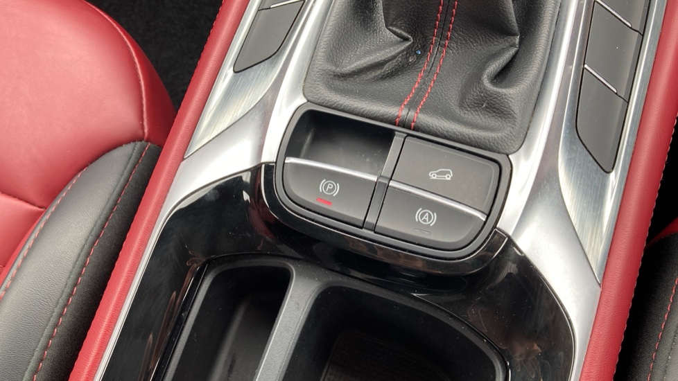 MG HS 1.5 T-GDI Exclusive 5dr Petrol Hatchback - Image 39