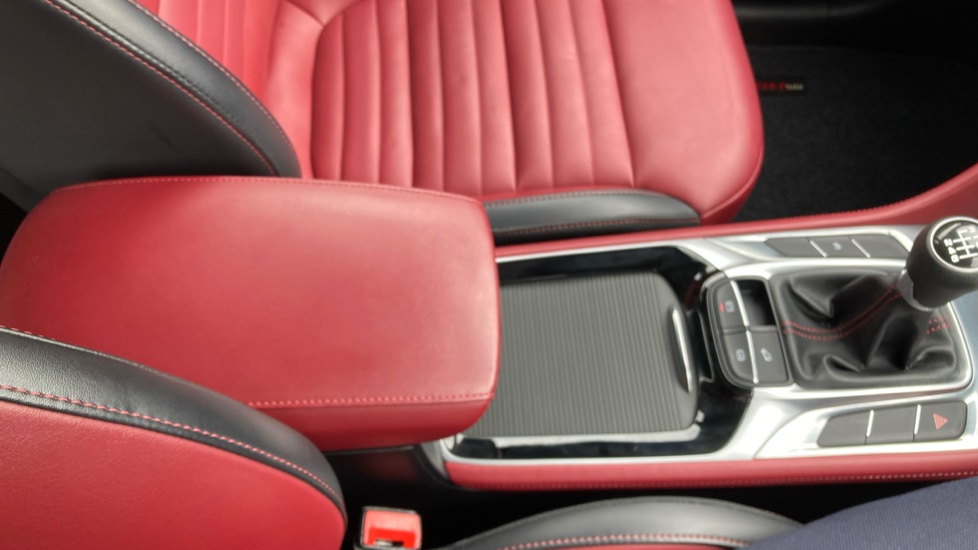 MG HS 1.5 T-GDI Exclusive 5dr Petrol Hatchback - Image 43