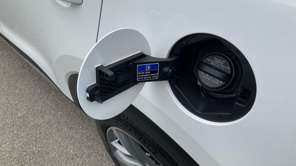 MG HS 1.5 T-GDI Exclusive 5dr Petrol Hatchback - Image 52