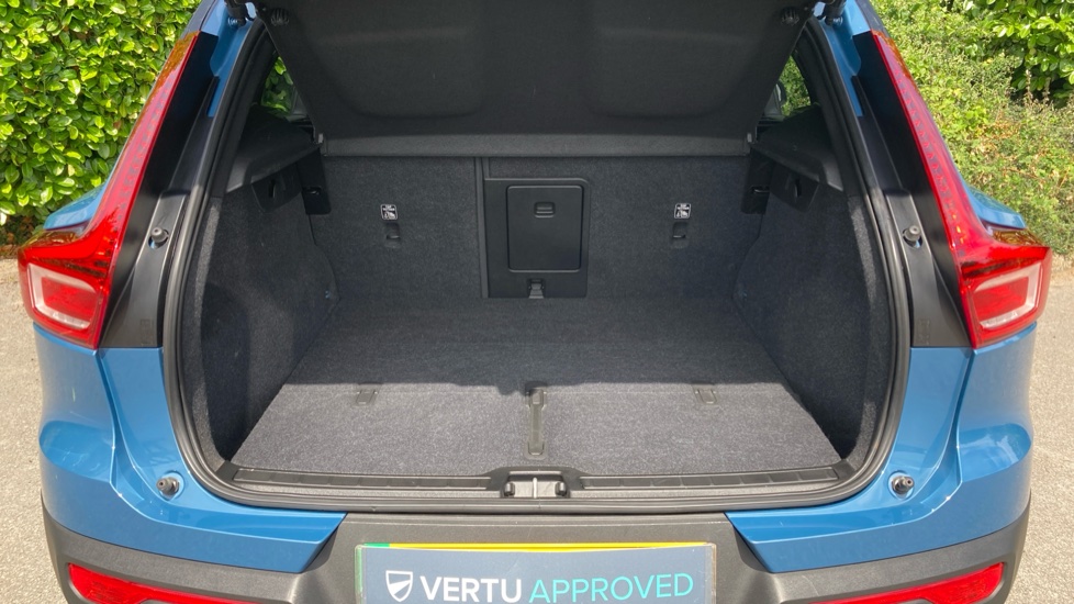 Volvo XC40 170kW Recharge Plus 69kWh 5dr Auto Electric Estate - Image 4