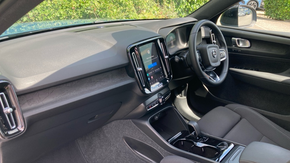 Volvo XC40 170kW Recharge Plus 69kWh 5dr Auto Electric Estate - Image 9