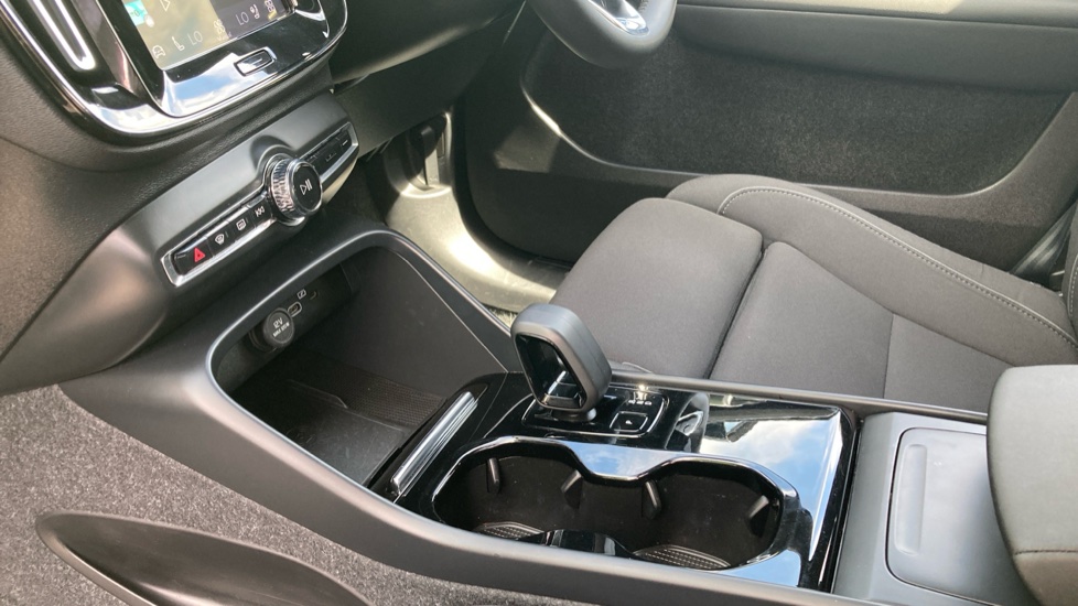 Volvo XC40 170kW Recharge Plus 69kWh 5dr Auto Electric Estate - Image 13