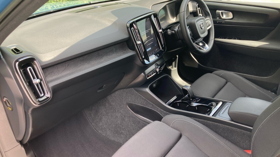 Volvo XC40 170kW Recharge Plus 69kWh 5dr Auto Electric Estate - Image 21