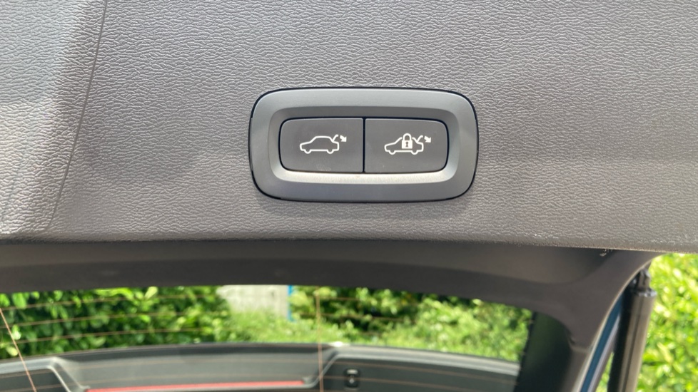 Volvo XC40 170kW Recharge Plus 69kWh 5dr Auto Electric Estate - Image 26