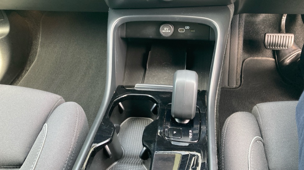 Volvo XC40 170kW Recharge Plus 69kWh 5dr Auto Electric Estate - Image 34