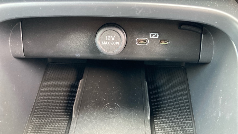 Volvo XC40 170kW Recharge Plus 69kWh 5dr Auto Electric Estate - Image 35