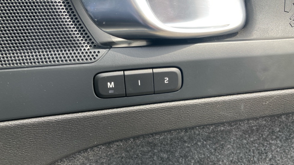 Volvo XC40 170kW Recharge Plus 69kWh 5dr Auto Electric Estate - Image 37