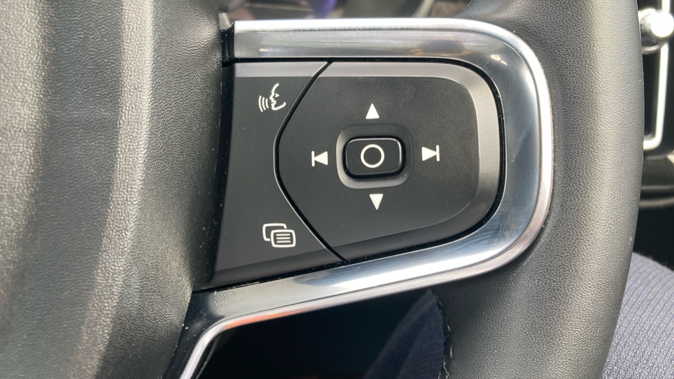 Volvo XC40 170kW Recharge Plus 69kWh 5dr Auto Electric Estate - Image 40