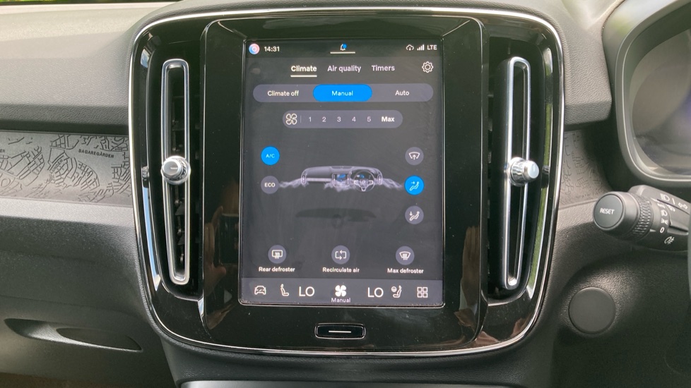 Volvo XC40 170kW Recharge Plus 69kWh 5dr Auto Electric Estate - Image 42