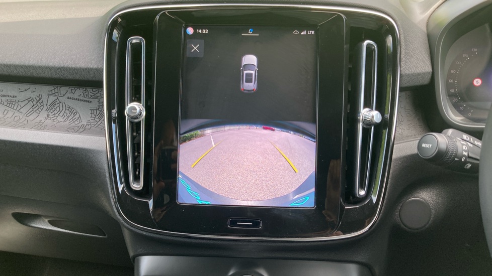 Volvo XC40 170kW Recharge Plus 69kWh 5dr Auto Electric Estate - Image 45