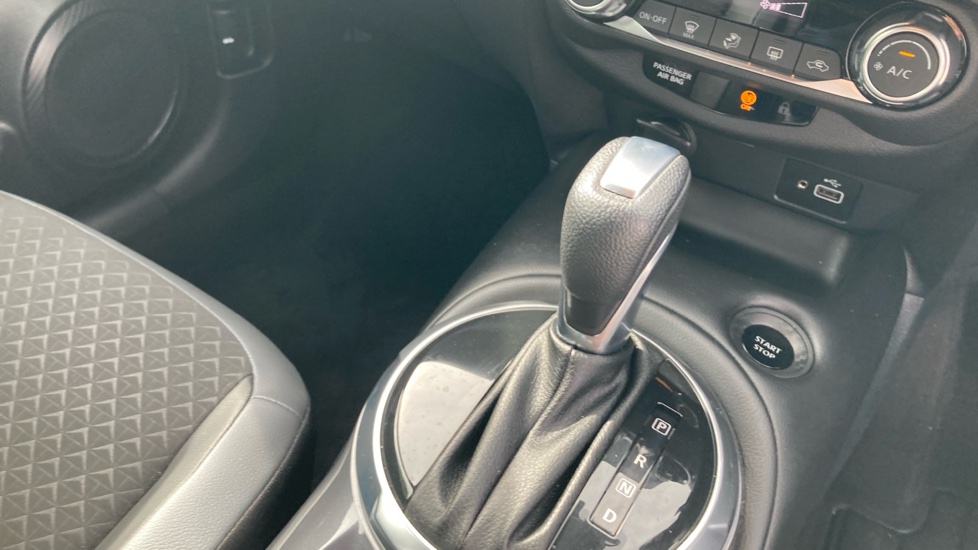 Nissan Juke 1.6 Hybrid N-Connecta 5dr Auto Hybrid Hatchback - Image 13