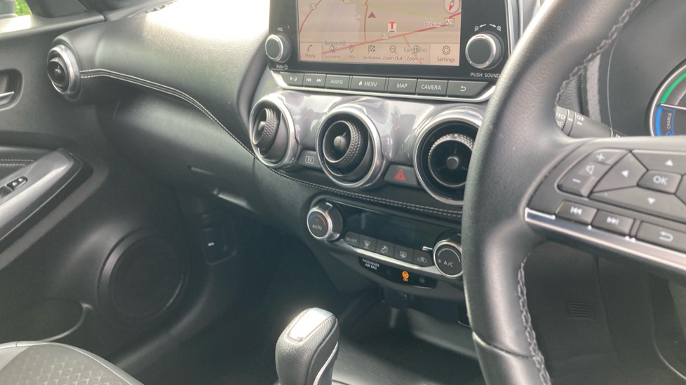 Nissan Juke 1.6 Hybrid N-Connecta 5dr Auto Hybrid Hatchback - Image 14