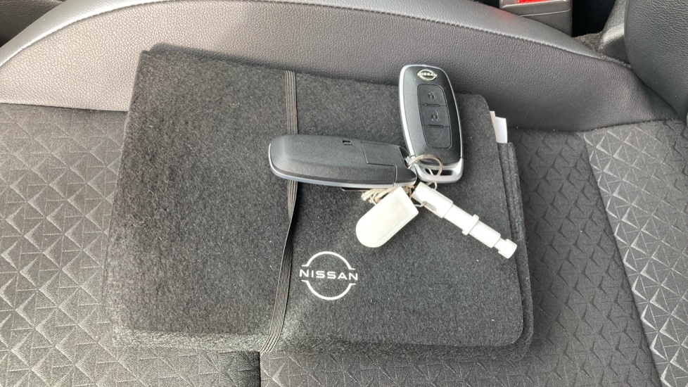 Nissan Juke 1.6 Hybrid N-Connecta 5dr Auto Hybrid Hatchback - Image 19