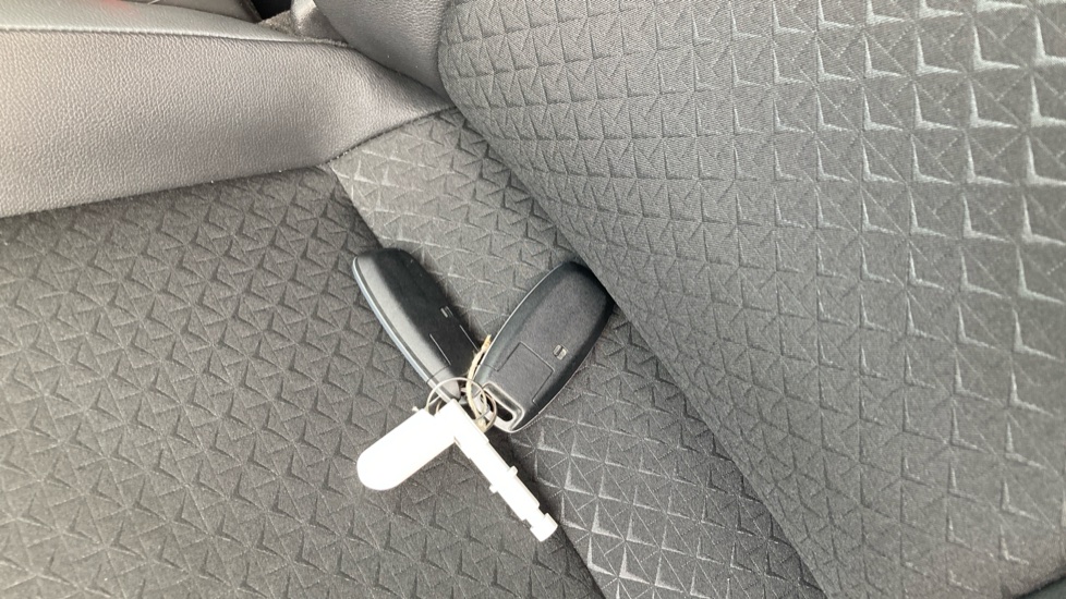 Nissan Juke 1.6 Hybrid N-Connecta 5dr Auto Hybrid Hatchback - Image 20