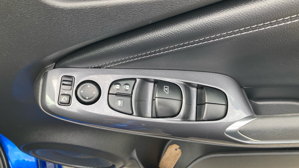 Nissan Juke 1.6 Hybrid N-Connecta 5dr Auto Hybrid Hatchback - Image 27