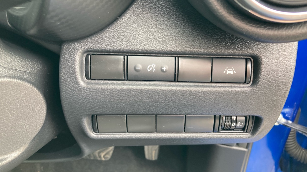 Nissan Juke 1.6 Hybrid N-Connecta 5dr Auto Hybrid Hatchback - Image 28