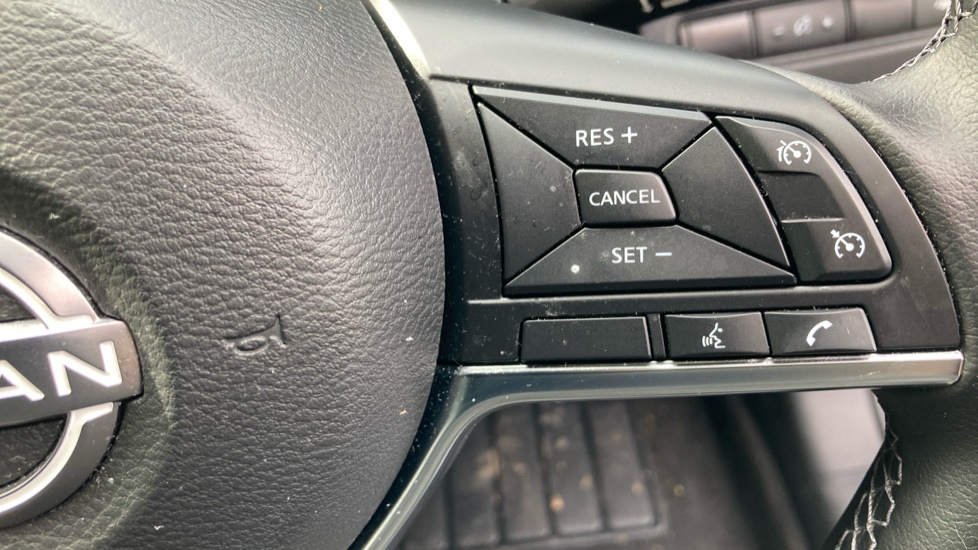 Nissan Juke 1.6 Hybrid N-Connecta 5dr Auto Hybrid Hatchback - Image 31