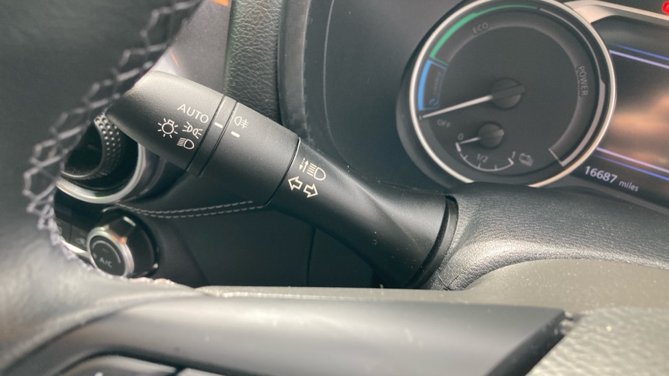 Nissan Juke 1.6 Hybrid N-Connecta 5dr Auto Hybrid Hatchback - Image 32