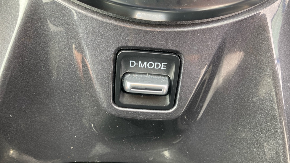 Nissan Juke 1.6 Hybrid N-Connecta 5dr Auto Hybrid Hatchback - Image 39