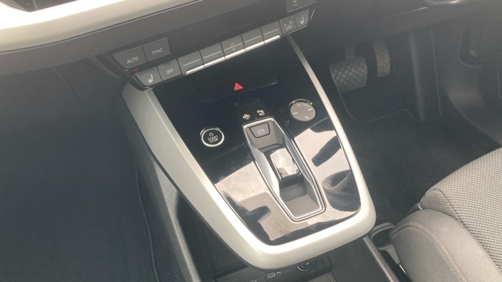 Audi Q4 e-tron 150kW 40 82kWh Sport 5dr Auto Electric Estate - Image 13
