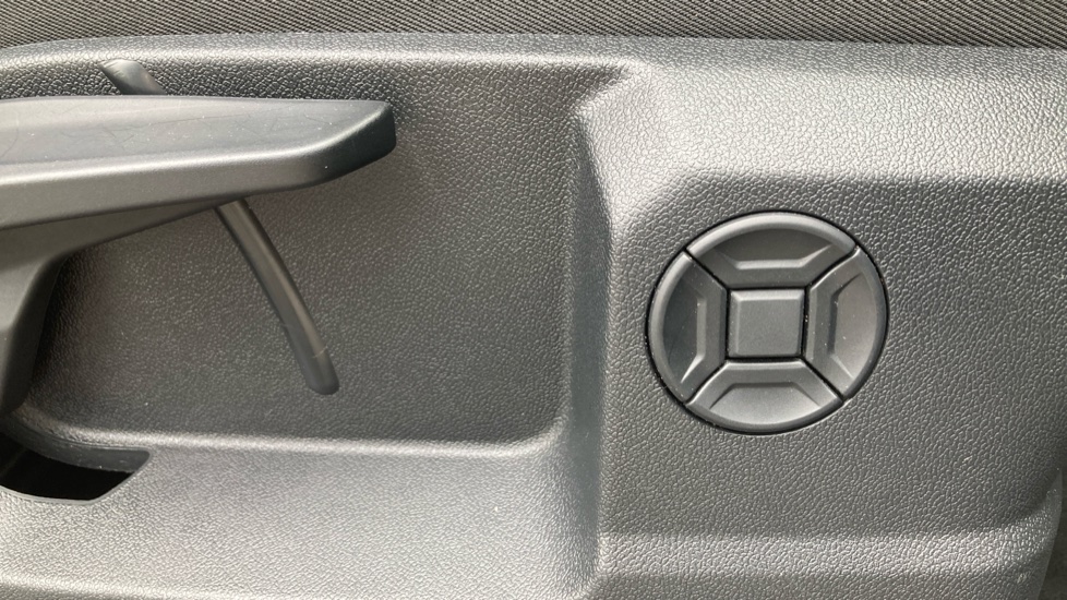 Audi Q4 e-tron 150kW 40 82kWh Sport 5dr Auto Electric Estate - Image 32