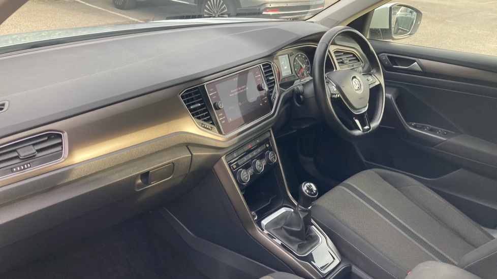 Volkswagen T-Roc 1.6 TDI SE 5dr Diesel Hatchback - Image 9