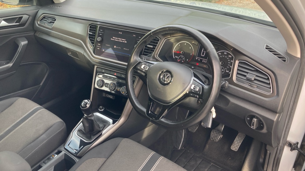 Volkswagen T-Roc 1.6 TDI SE 5dr Diesel Hatchback - Image 11