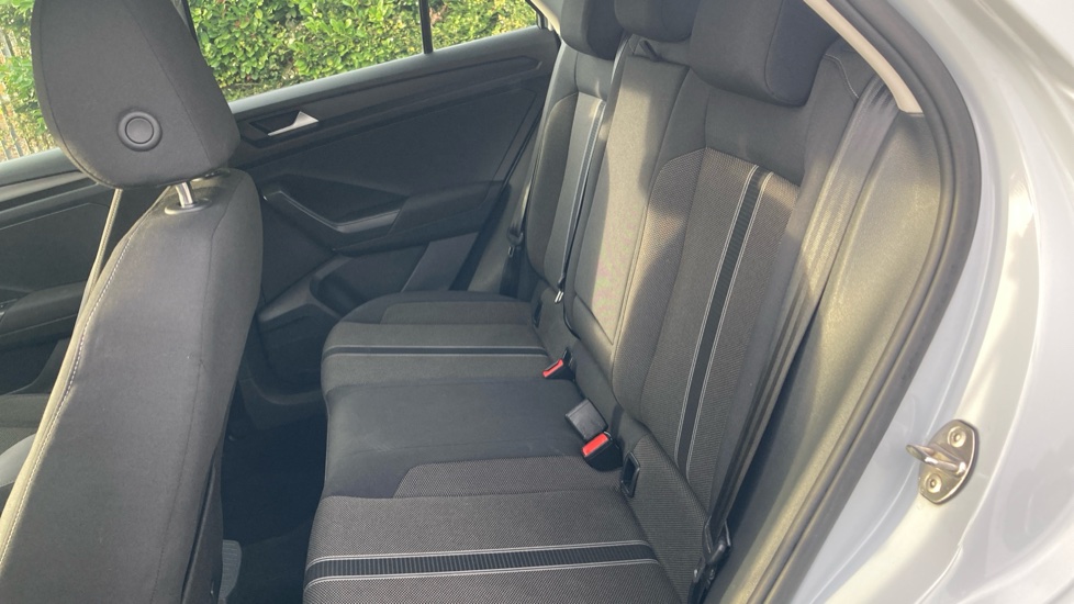 Volkswagen T-Roc 1.6 TDI SE 5dr Diesel Hatchback - Image 16