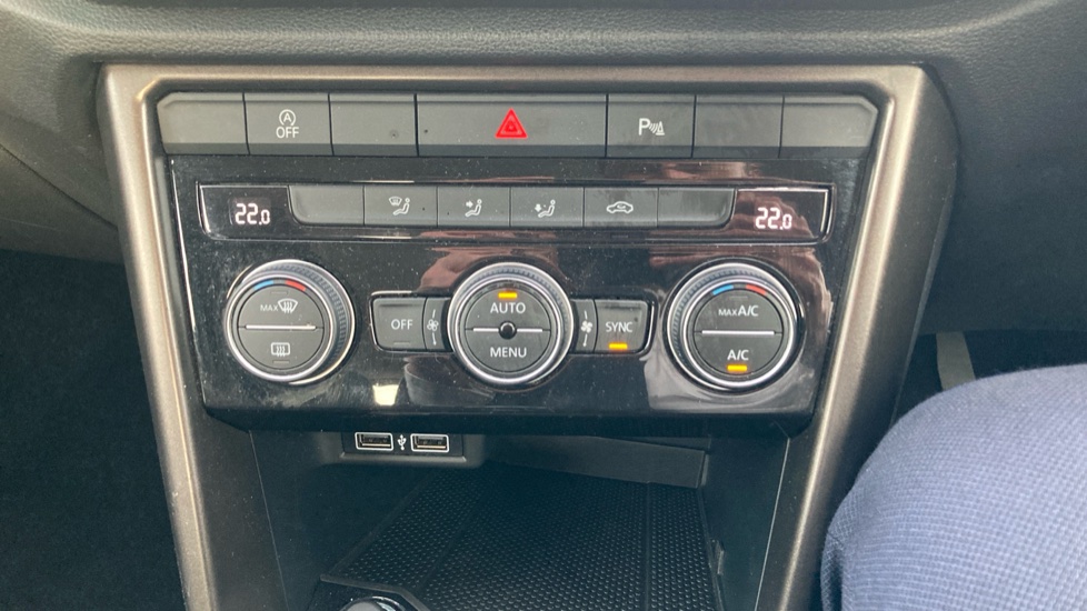 Volkswagen T-Roc 1.6 TDI SE 5dr Diesel Hatchback - Image 26