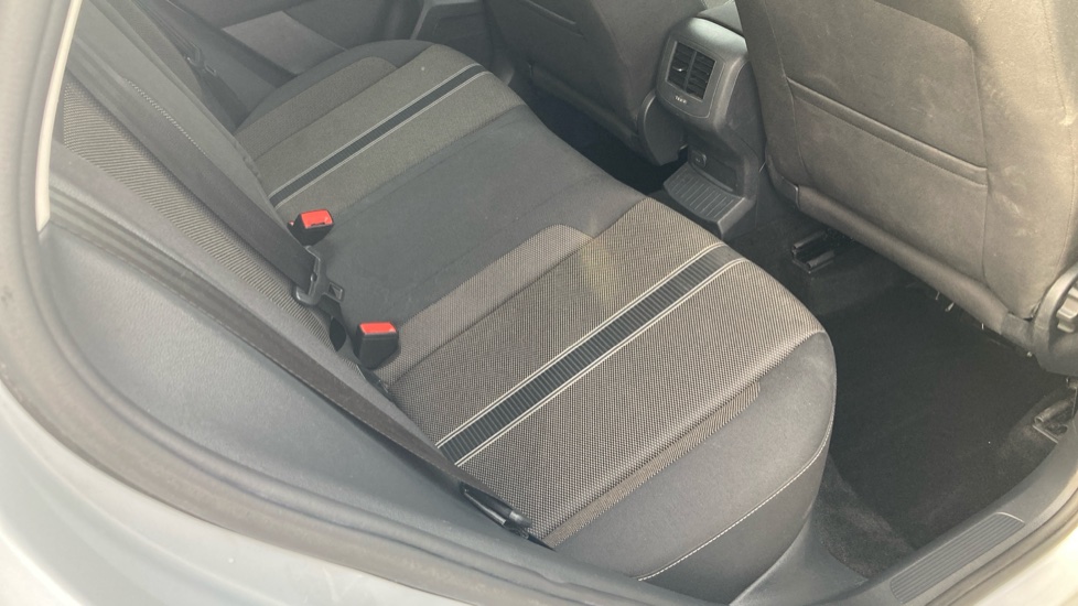 Volkswagen T-Roc 1.6 TDI SE 5dr Diesel Hatchback - Image 34